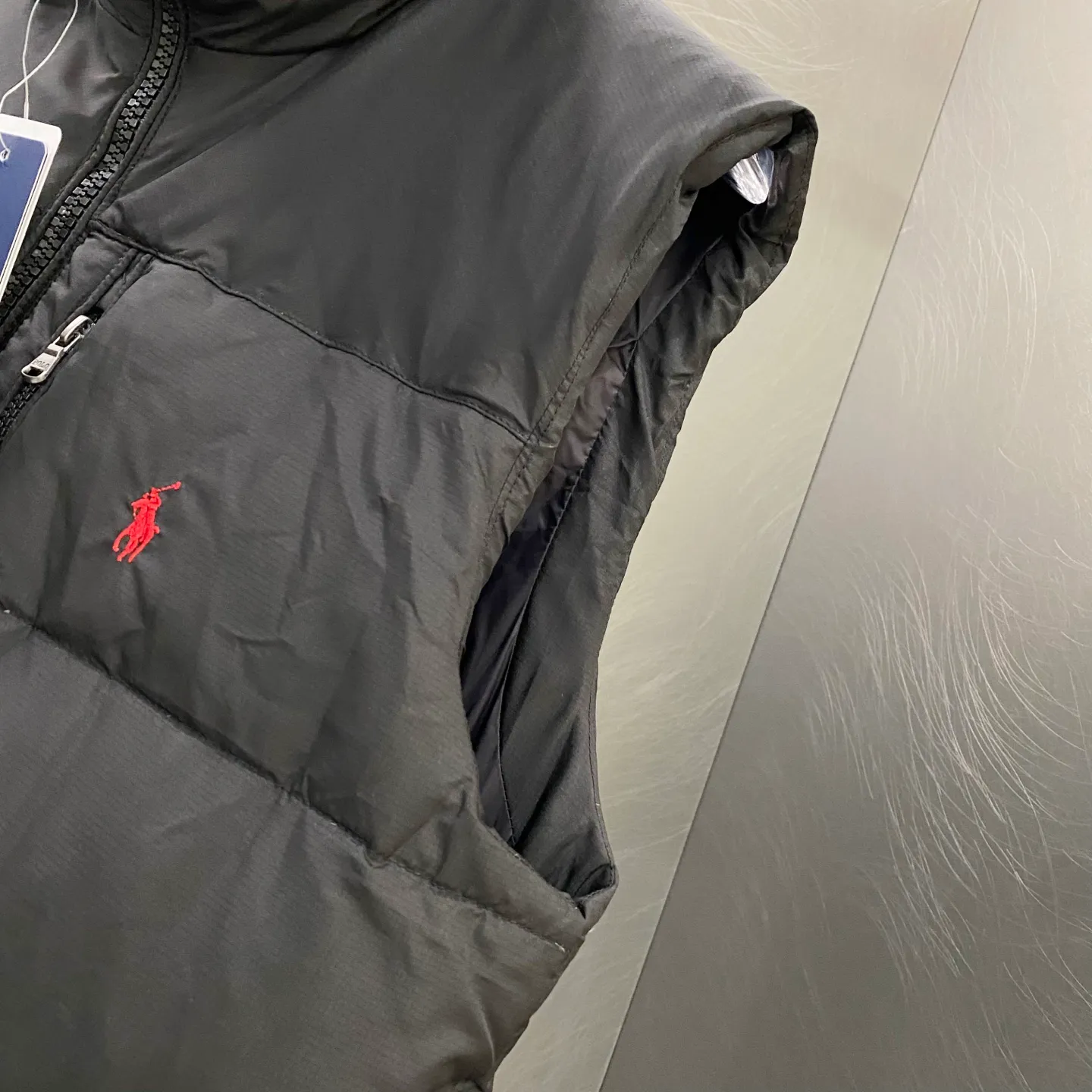 P520 Ralph Lauren/Ralph Lauren Men's Classic Pocket Zipper Waterproof Down Vest [Top Version] - - Accessories: Original tag washable label + electroplated YK zipper logo Customized Ralph Lauren zipper - Full set of accessories - The same style can be used by men and women Color: Black, Navy Blue, Black Glossy